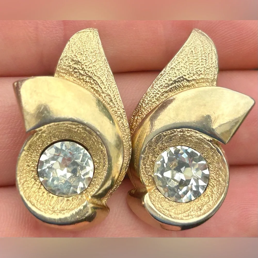 Signed Vintage Gold Tone Swirl Statement Clip-On Rhinestones Earrings Chunky - Picture 2 of 8